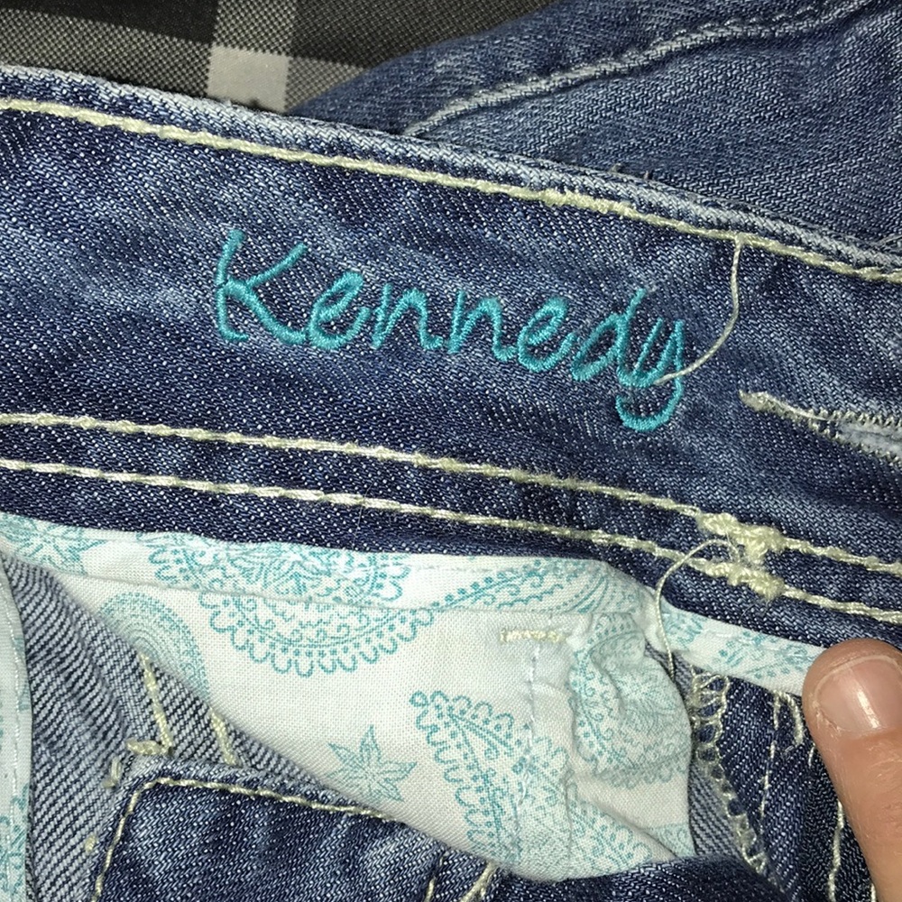 Vanity Shorts - Picture 3 of 5